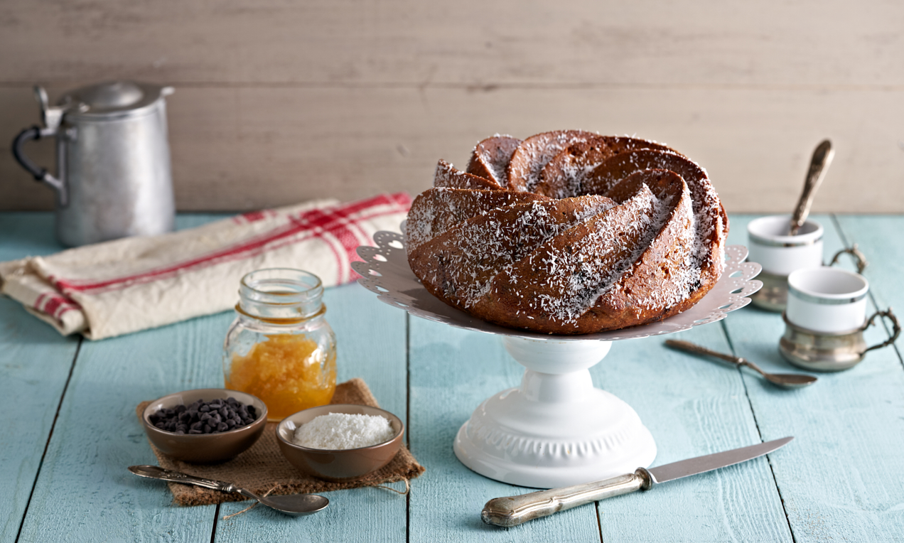 Ciambella con miele e gocce di cioccolato