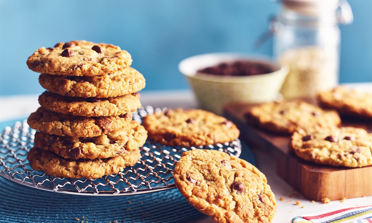 Oaty Chocolate Chip Cookies Recipe | Dr. Oetker