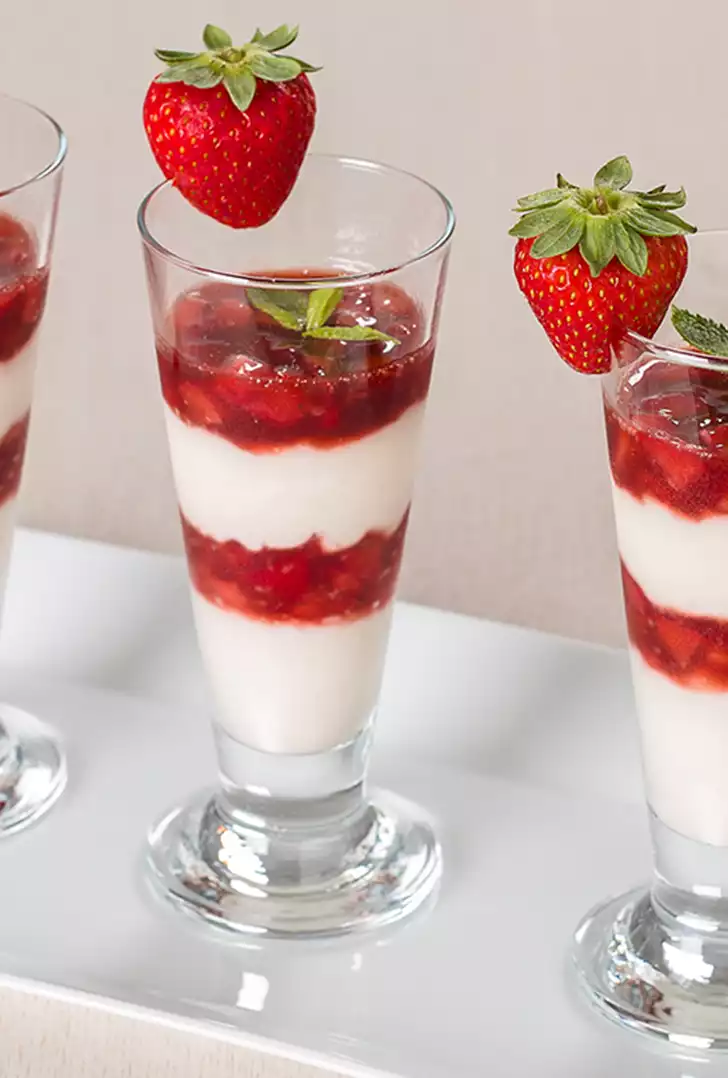 Semifreddo yogurt e fragola.jpg