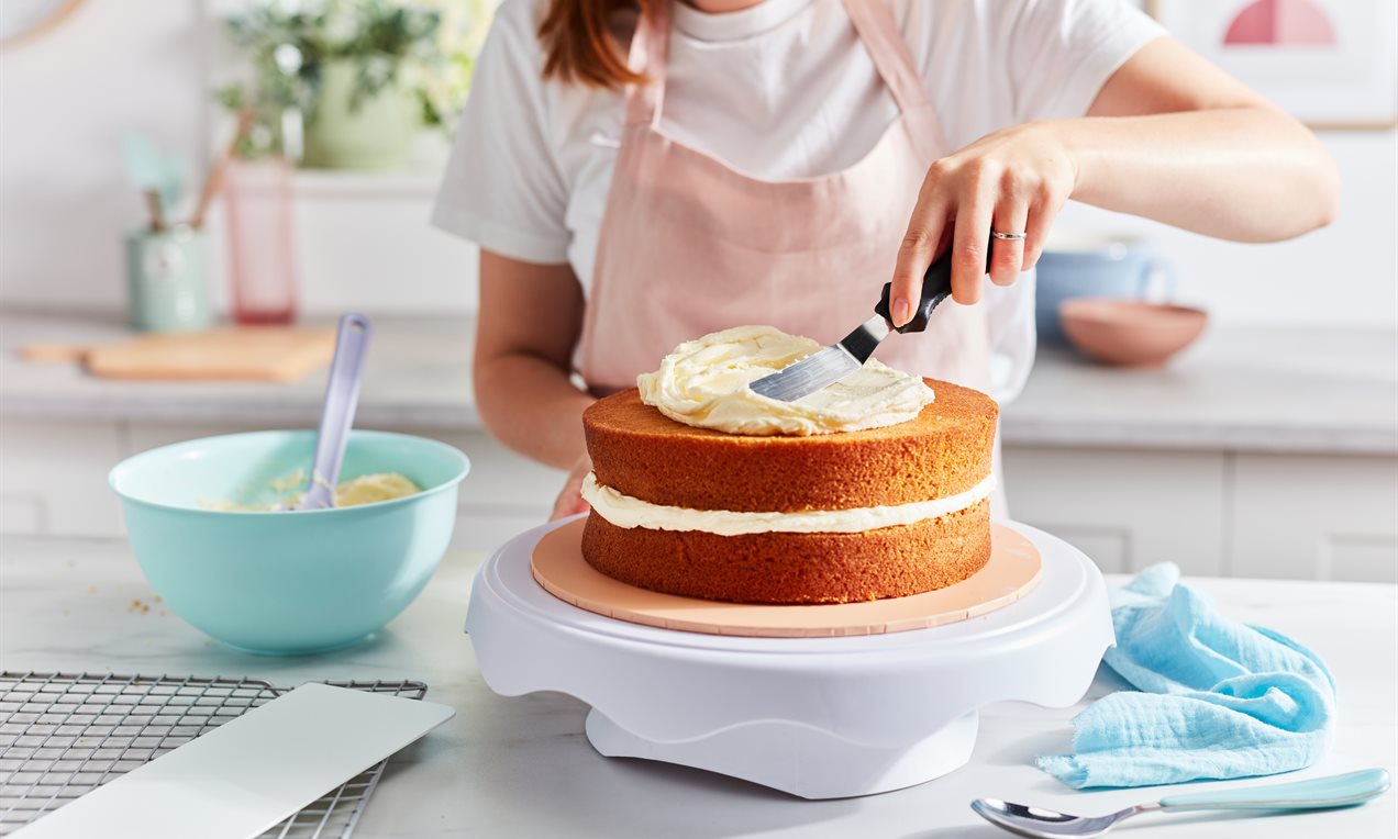 Spreading buttercream on a cake