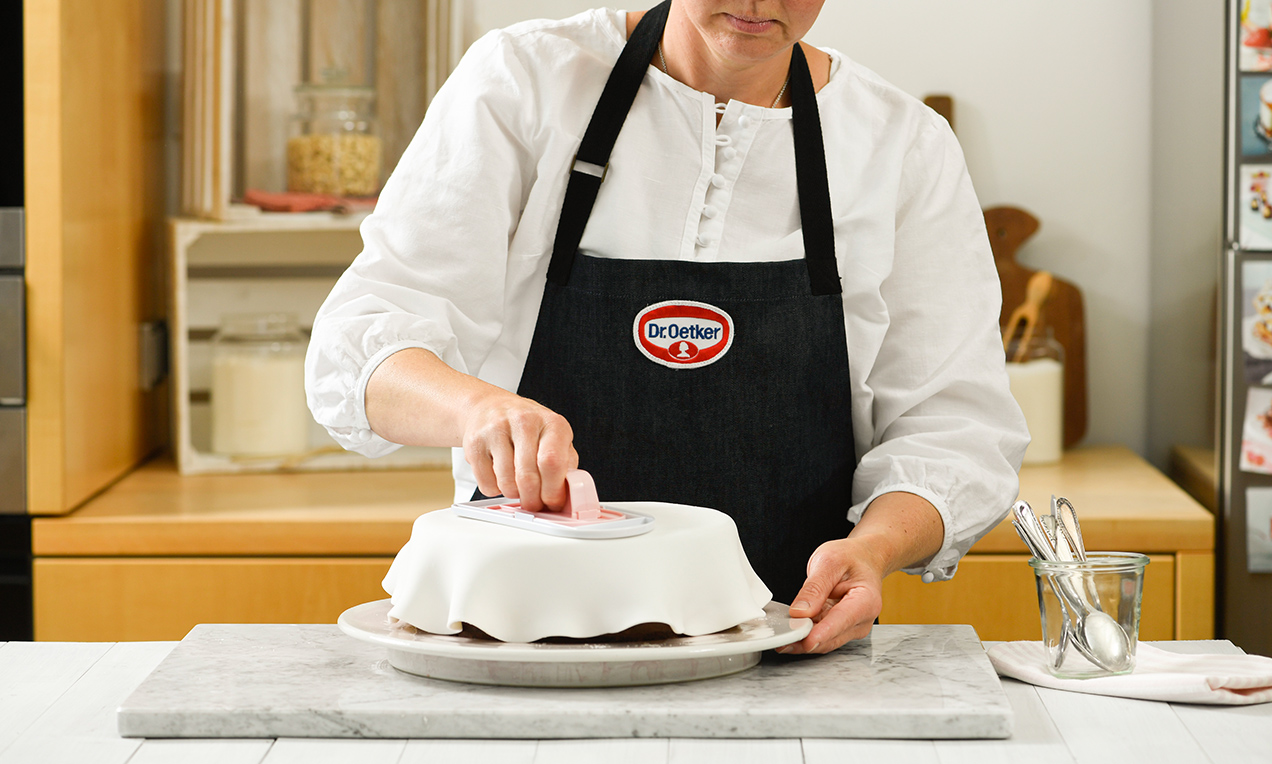 Fondantdecke glattstreichen Ausschnitt DSC6634 бг