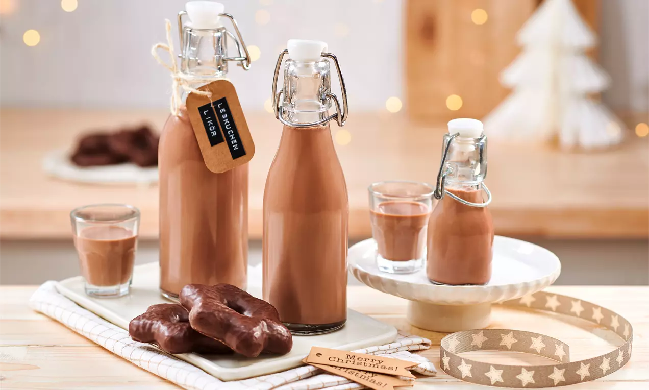 Lebkuchenlikör selber machen – cremiges Rezept mit Nutella®, Sahne und Lebkuchengewürz. Aromatischer Likör für Weihnachten, ideal als Geschenk oder für gemütliche Winterabende.