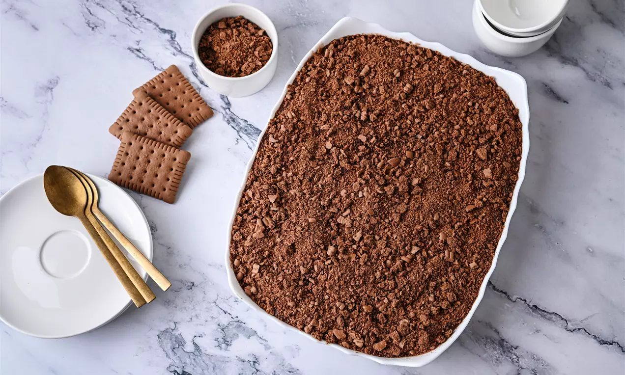 Шоколадова бисквитена торта