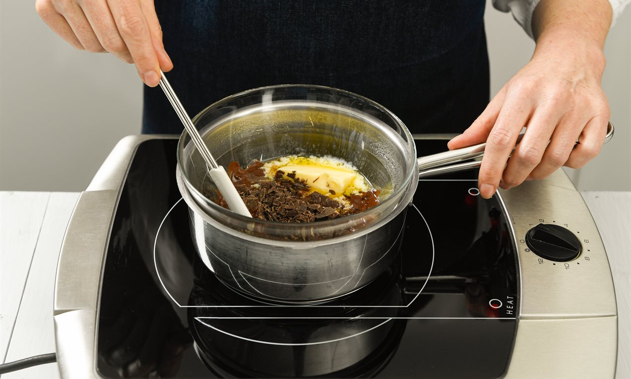 Kuvertüre Butter Topf schmelzen-3841 ret бг