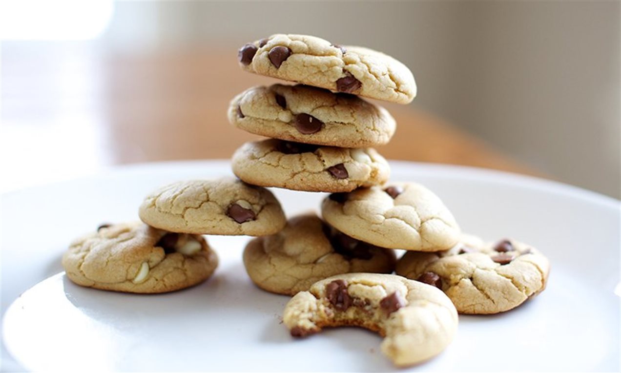 Biscuit géant pépites de chocolat  Cookies recipes chocolate chip,  Tupperware recipes, Giant chocolate chip cookie