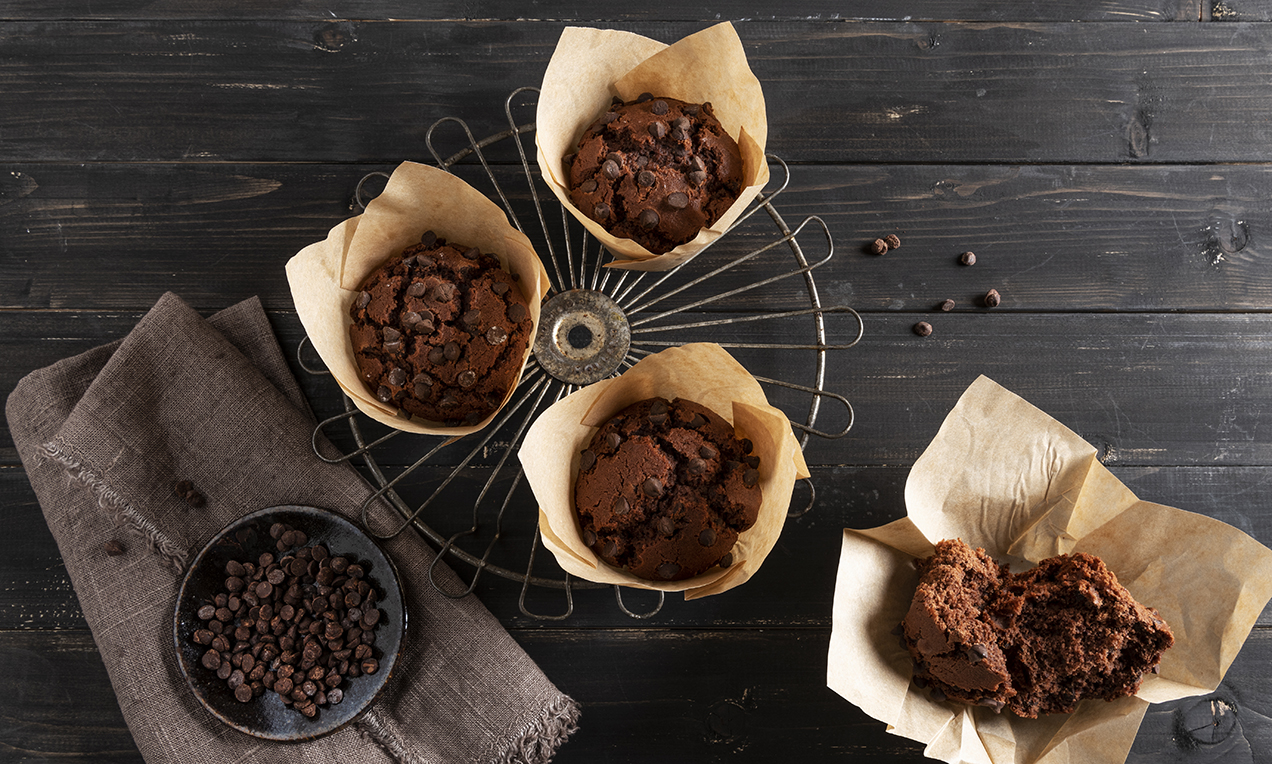 Muffin al cacao con gocce di cioccolato