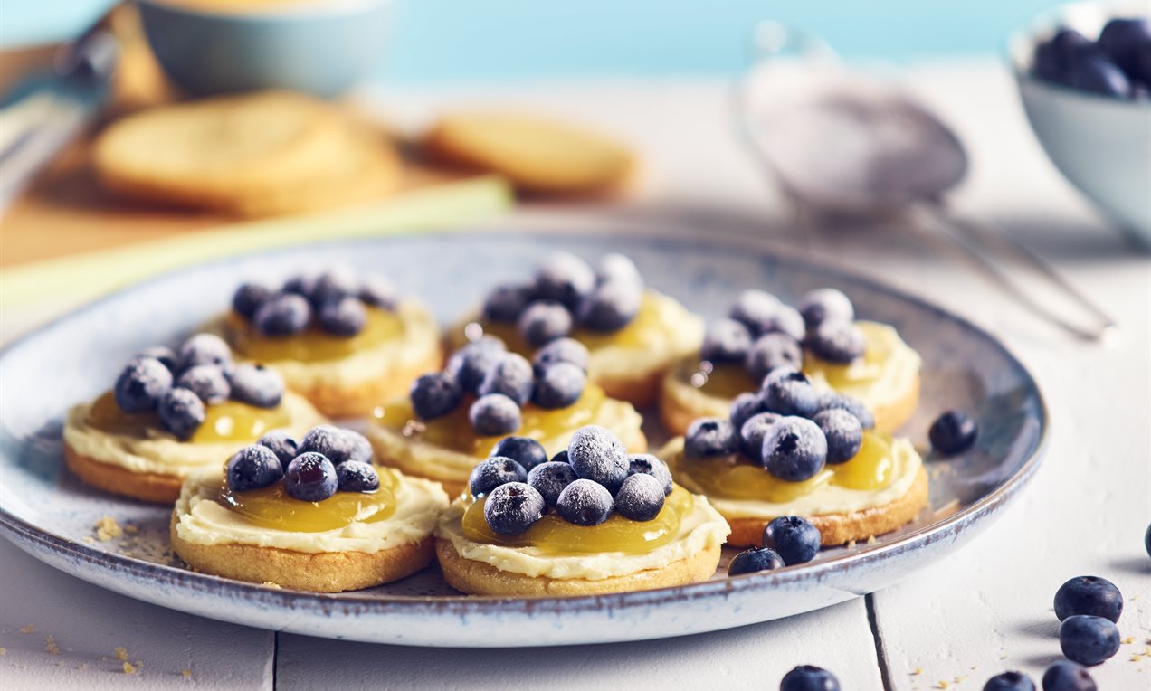 Blueberry and Lemon Cheesecake Cookies Recipe | Dr. Oetker