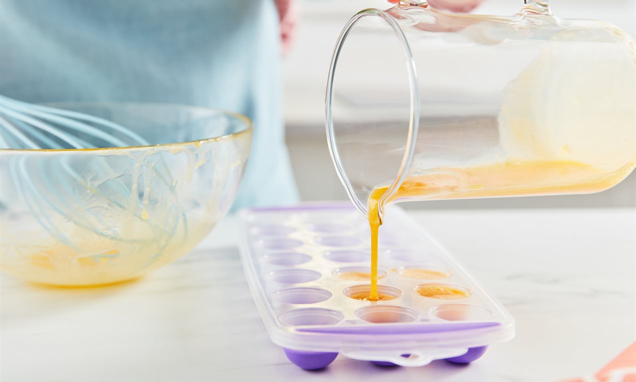 Pouring egg yolk - landscape