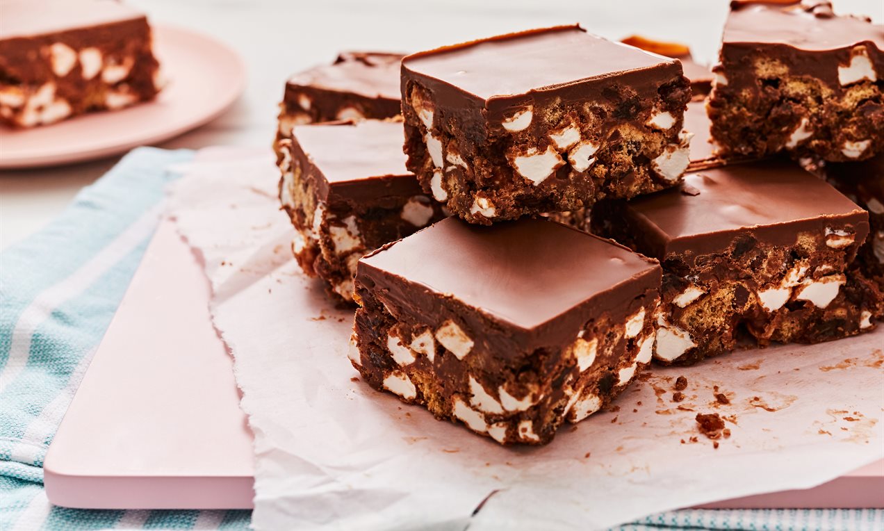 Rocky Road Fridge Cake Recipe | Dr. Oetker