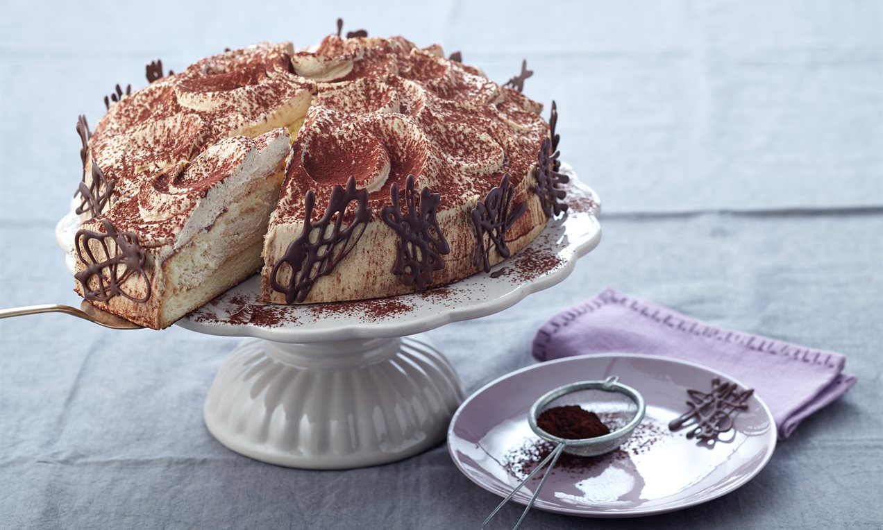 Cappuccino-Sahne-Torte (Ø 26-28 cm)_Dr. Oetker_Feindaten_quer_44149.jpg