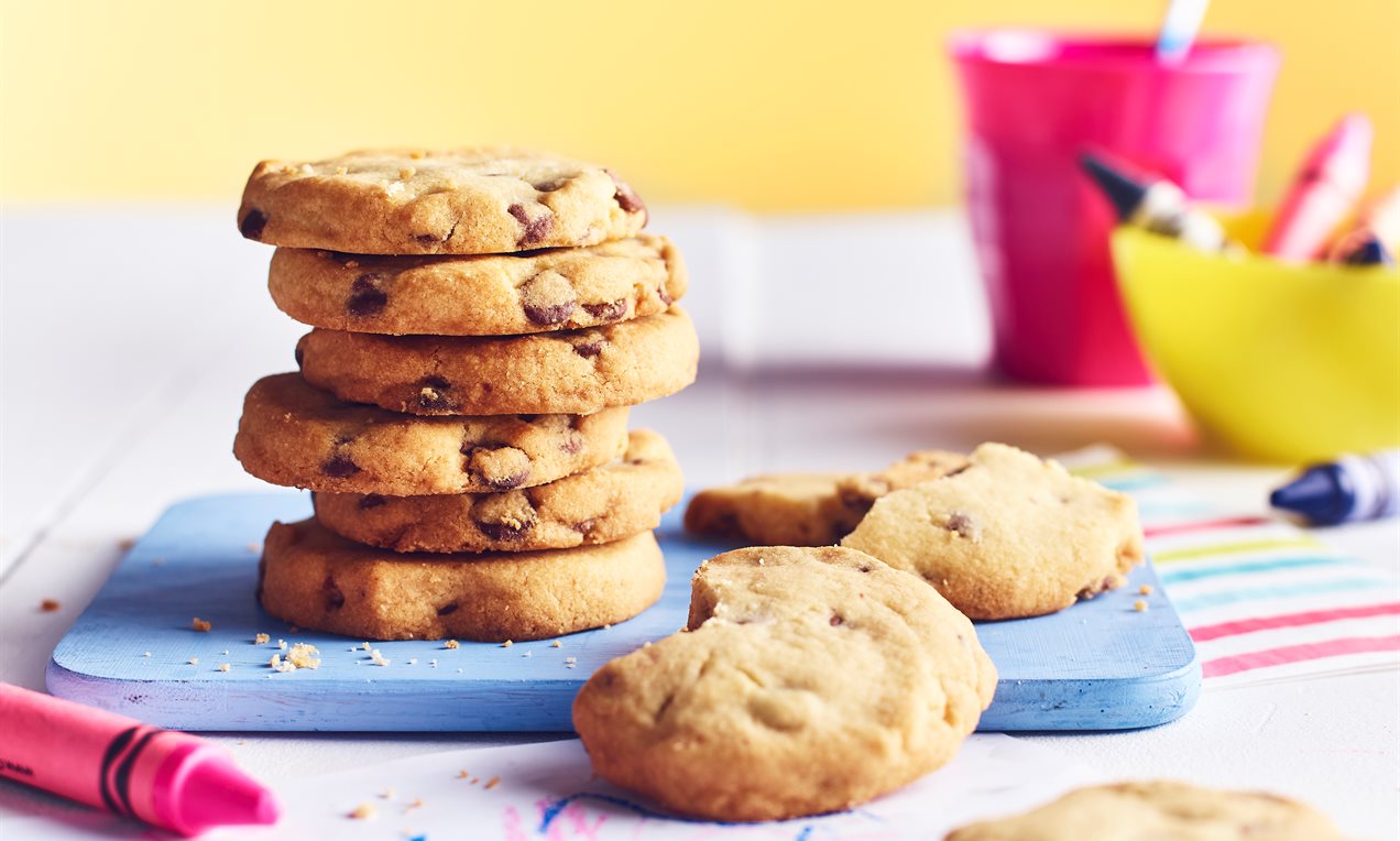 Chocolate Chip Shortbread Cookies Recipe | Dr. Oetker