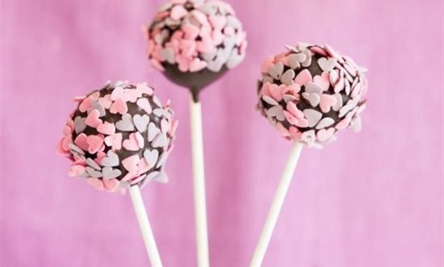 bijtend Aanmoediging Verzorgen Cakepops maken met Suikerhartjes Recept | Dr. Oetker