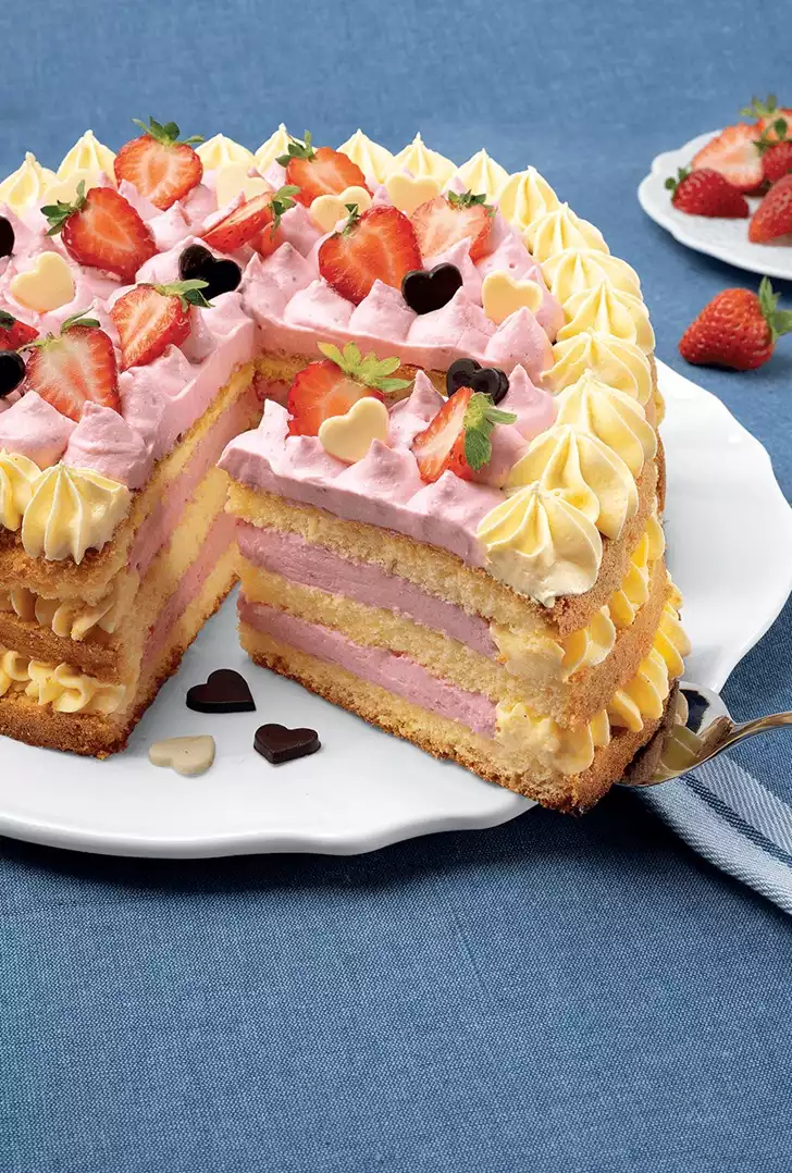 Pan di spagna con fragole (calendario 2022)