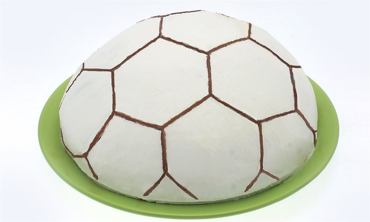 Torta alla crema pasticcera a forma di pallone