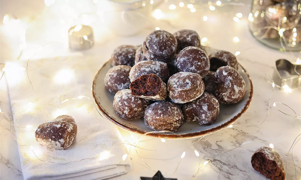 Шоколадови меденки със захарна глазура