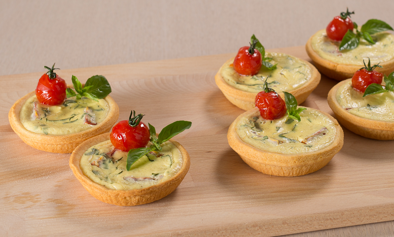 Mini quiche alla crema di ricotta e basilico