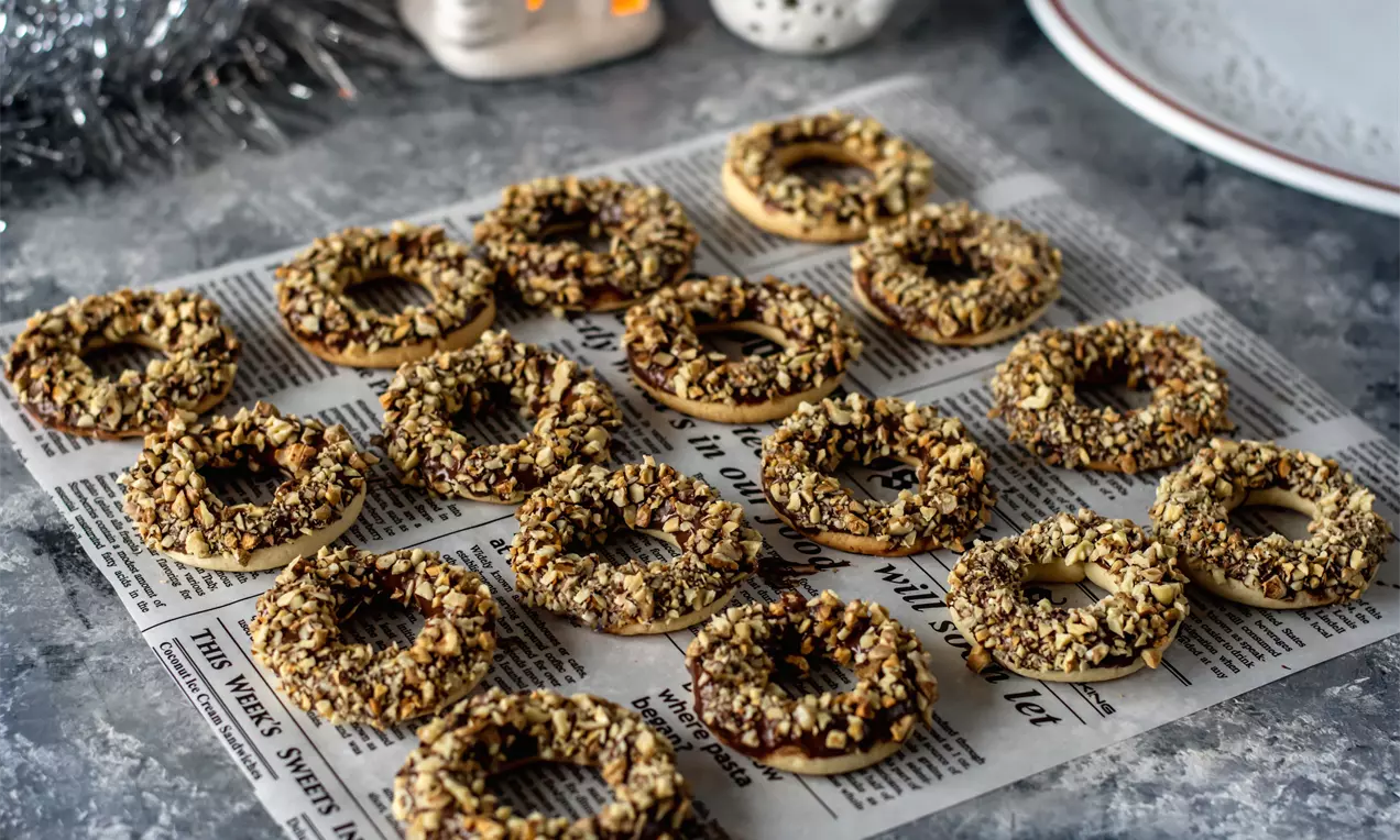 Маслени гевречета с шоколад и орехи