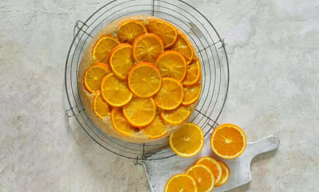 Pomerančový veganský koláč