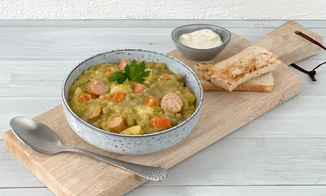 klassische Erbsensuppe mit Würstchen aus Trockenerbsen Dr Oetker Rezepte