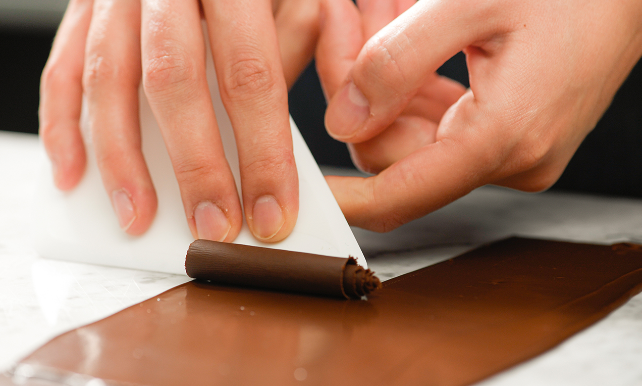 Einfarbige Röllchen Ausschnitt DSC8138