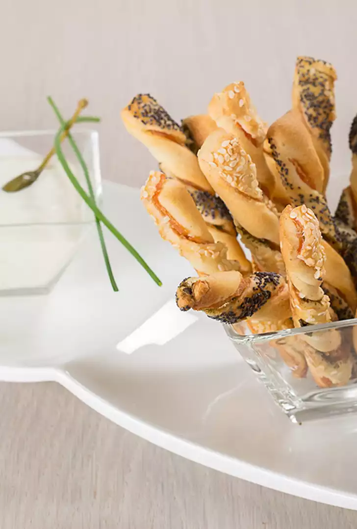 Grissini al salmone.jpg