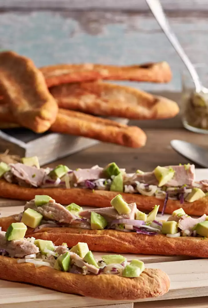 lingue di pizza cipollotto e avocado