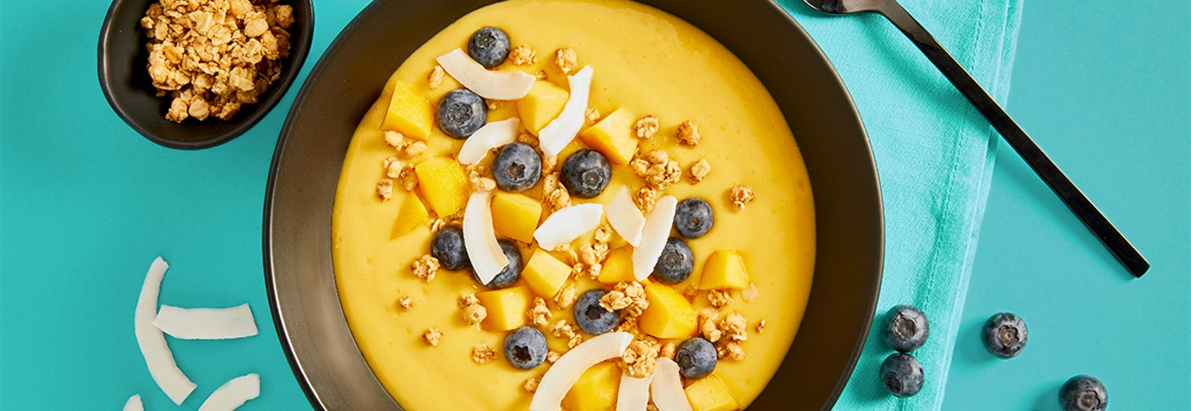 Mango-ananas smoothie bowl Reseptit | Dr. Oetker