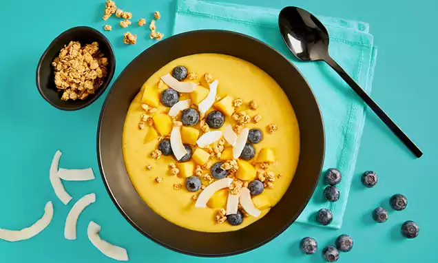 Mango-ananas smoothie bowl Reseptit | Dr. Oetker