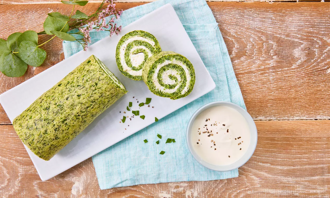 Die herzhafte Spinatrolle mit der leckeren Frischkäse-Füllung macht sich toll als Vorspeise oder zum Brunch. Vegetarisches Spinatrollen Rezept.