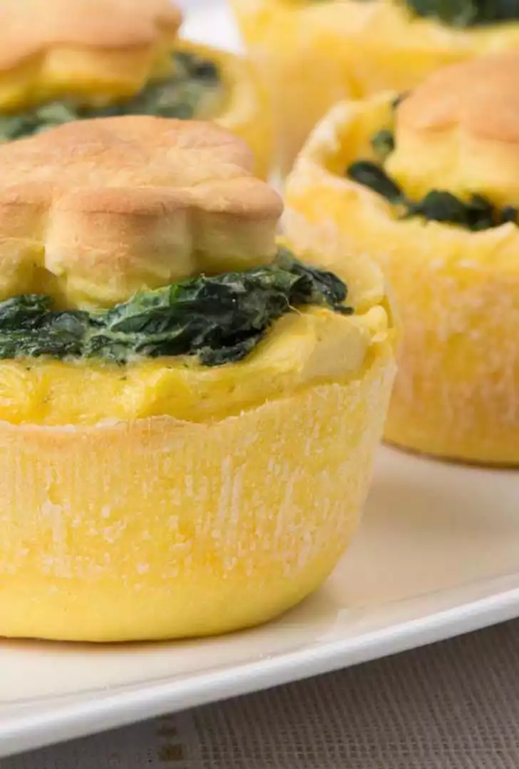 Rustici pasquali con ricotta, spinaci e uova di quaglia.jpg