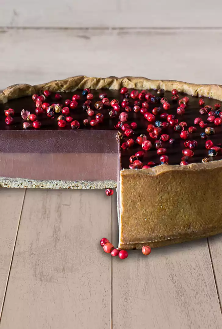 Crostata al caffè al doppio cioccolato e pepe rosa