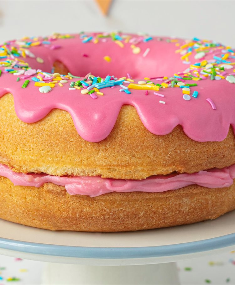 HOW TO MAKE A GIANT DONUT CAKE - YouTube