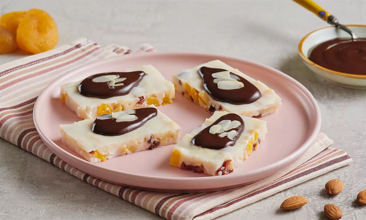 kuru meyveli puding dilimleri