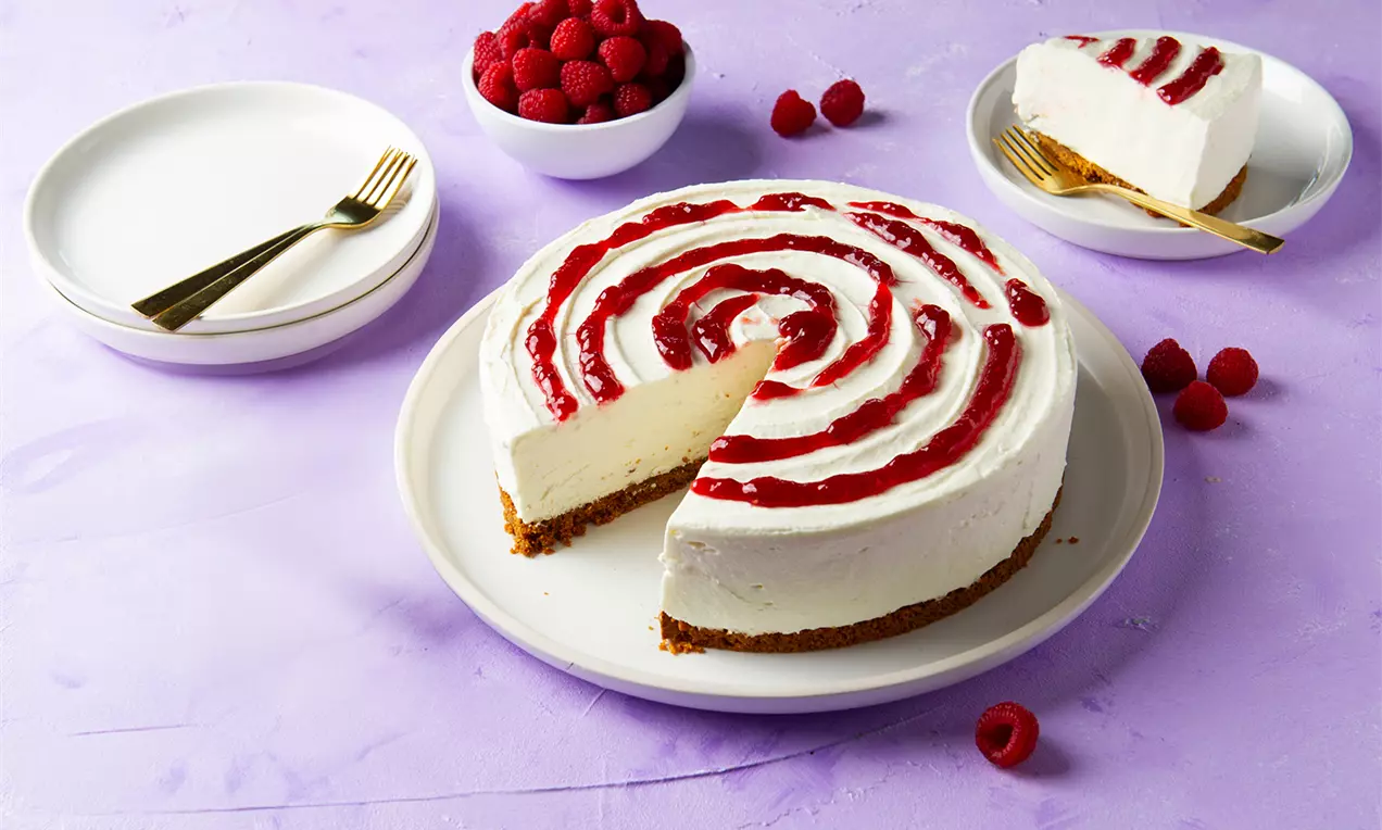 Vegan cheesecake met frambozenjam