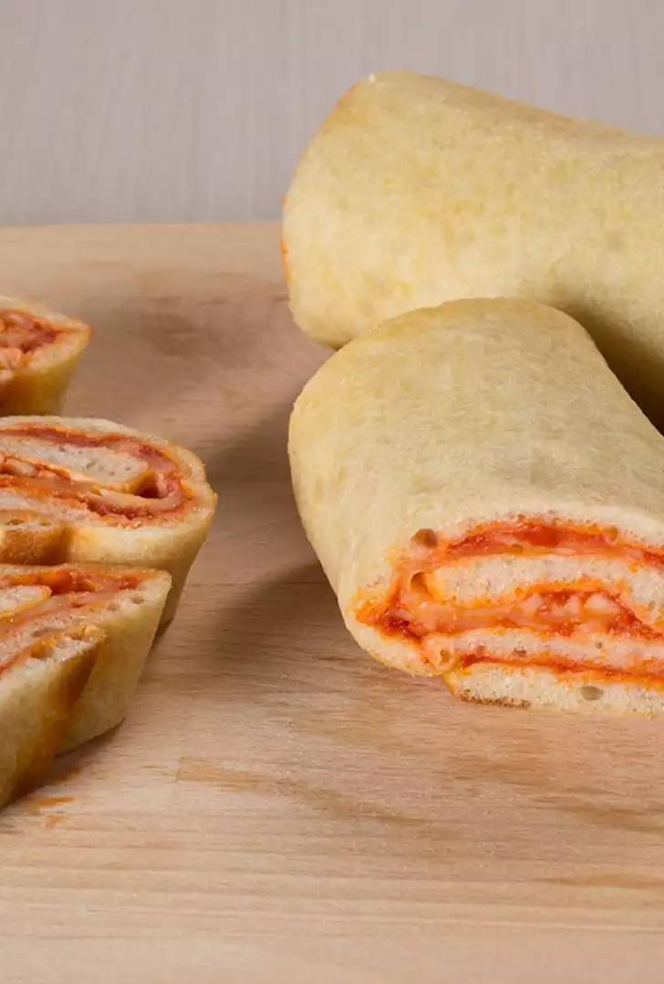 pizza in rotolo ricettario.jpg