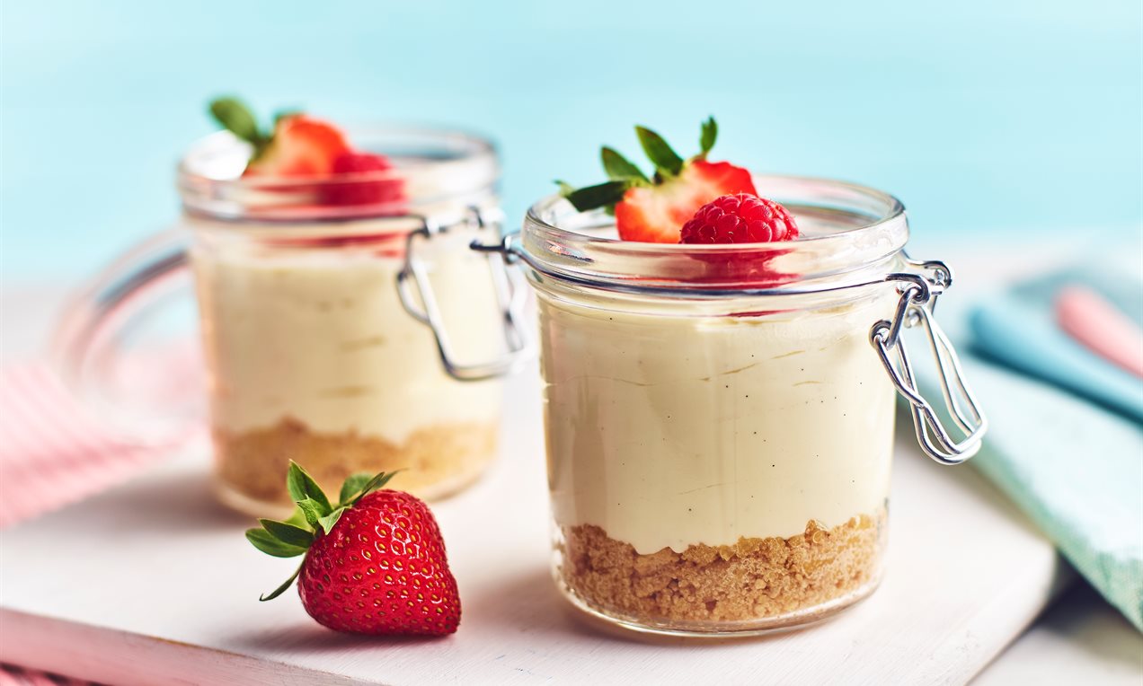 Mini Vanilla Cheesecakes in a Jar
