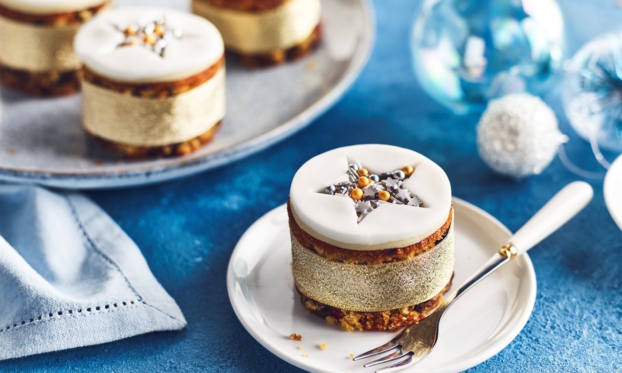 Mini Christmas Cakes with Star filled tops Recipe | Dr. Oetker