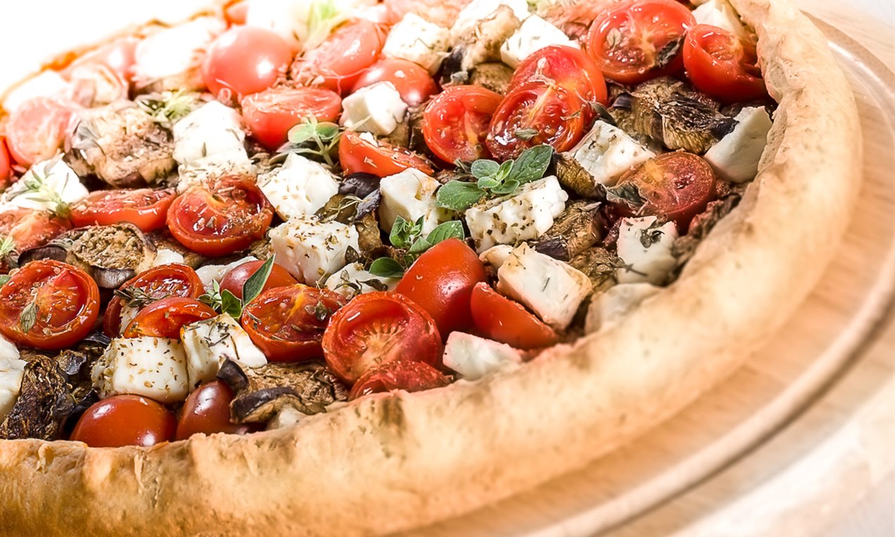 Torta salata estiva pomodori, melanzane e feta