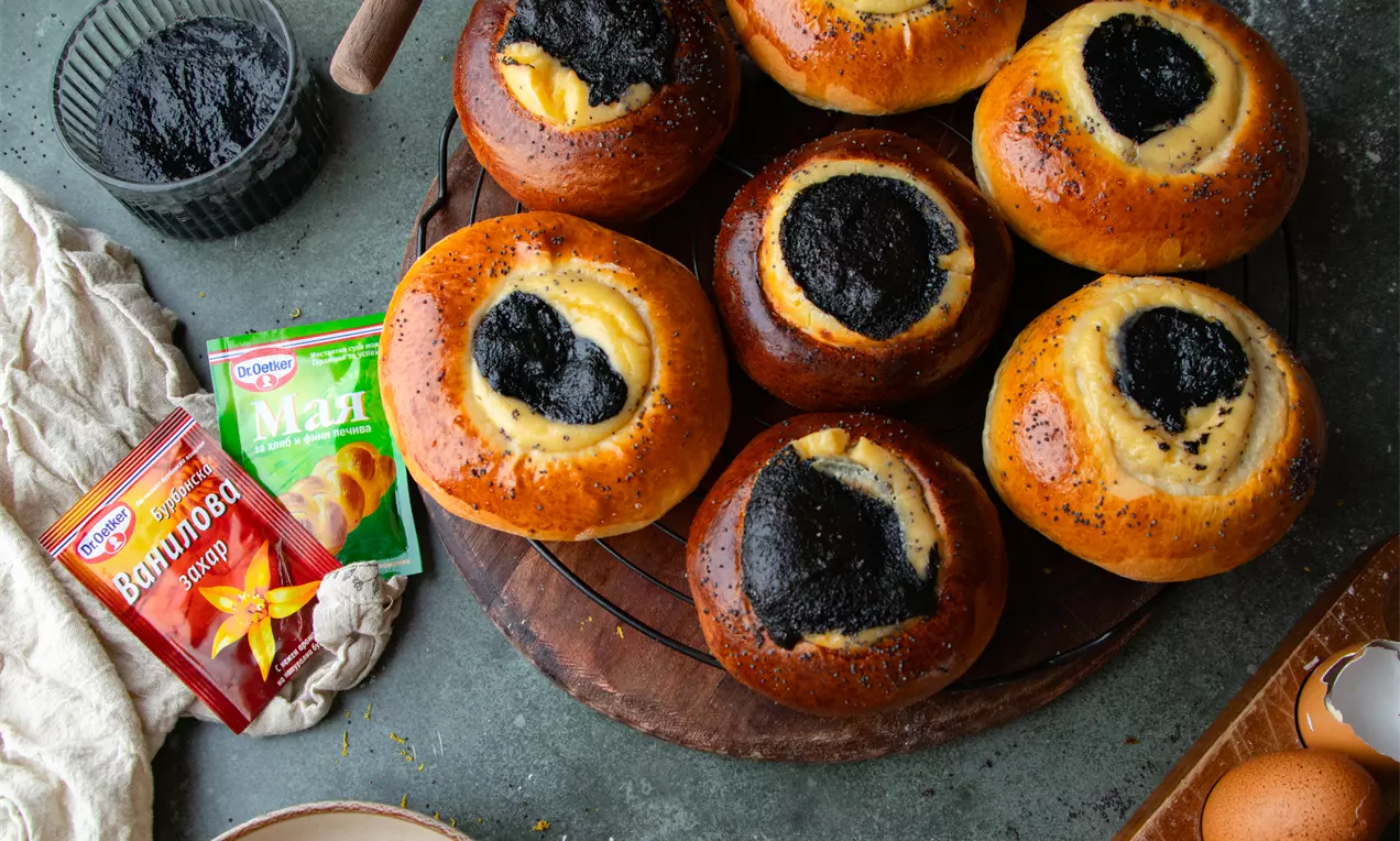 Питки гнезда с паста от черен сусам