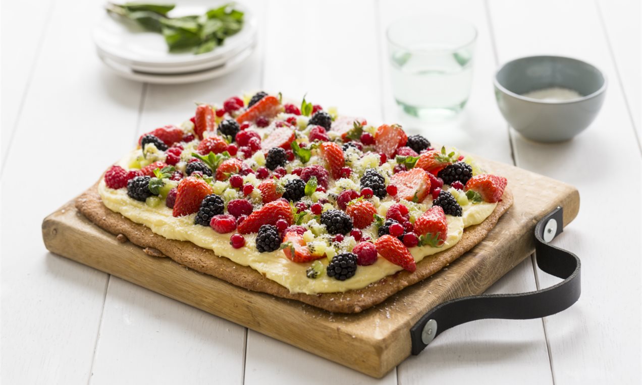 Plaatkoek Met Banketbakkersroom En Zomerfruit Recept Dr Oetker