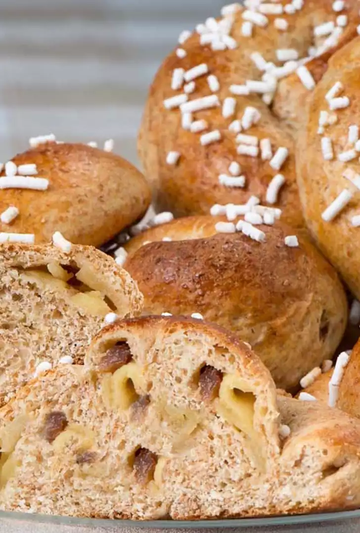 Chiocciole integrali dolci con mela e uvette.jpg