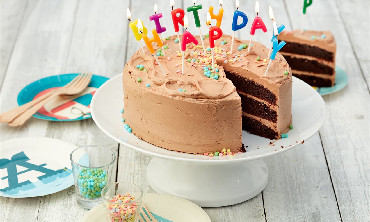 Schokoladen-Geburtstagskuchen Rezept | Dr. Oetker Schokoladen-Geburtstagskuchen Rezept | Dr. Oetker