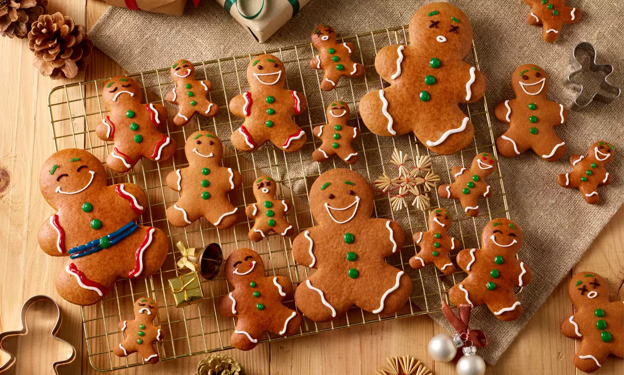 Lebkuchenmänner in drei verschiedenen Größen für den Keksteller.