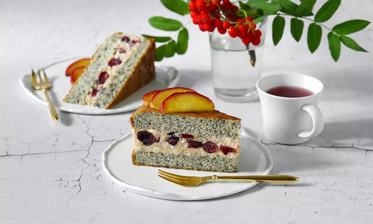 Makový dort s jablečnou náplní