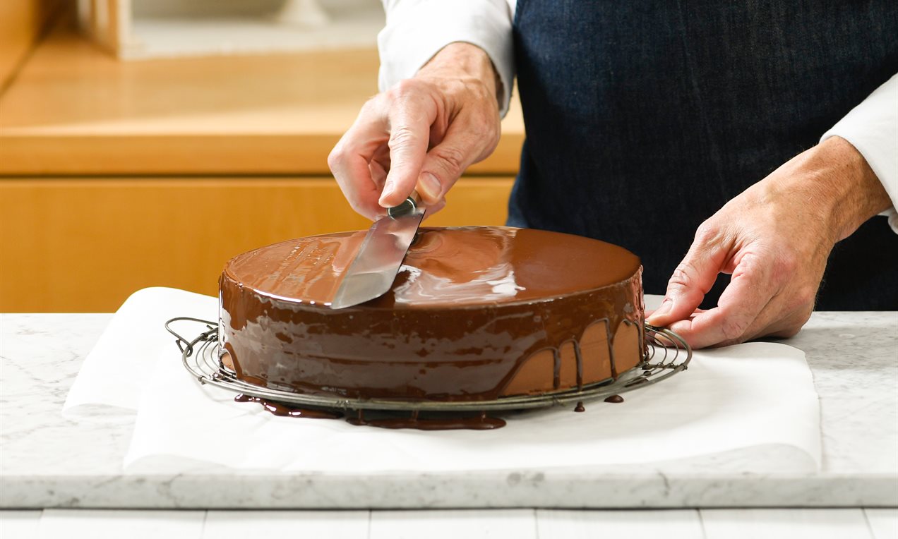 Torte Kuvertüre Palette Handling DSC7525 бг