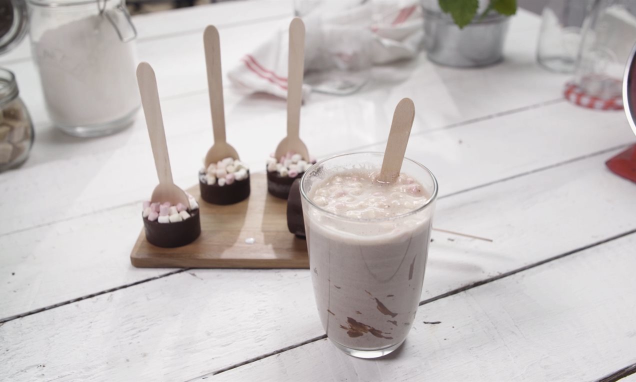 Chilli and marshmallow chocolate sticks