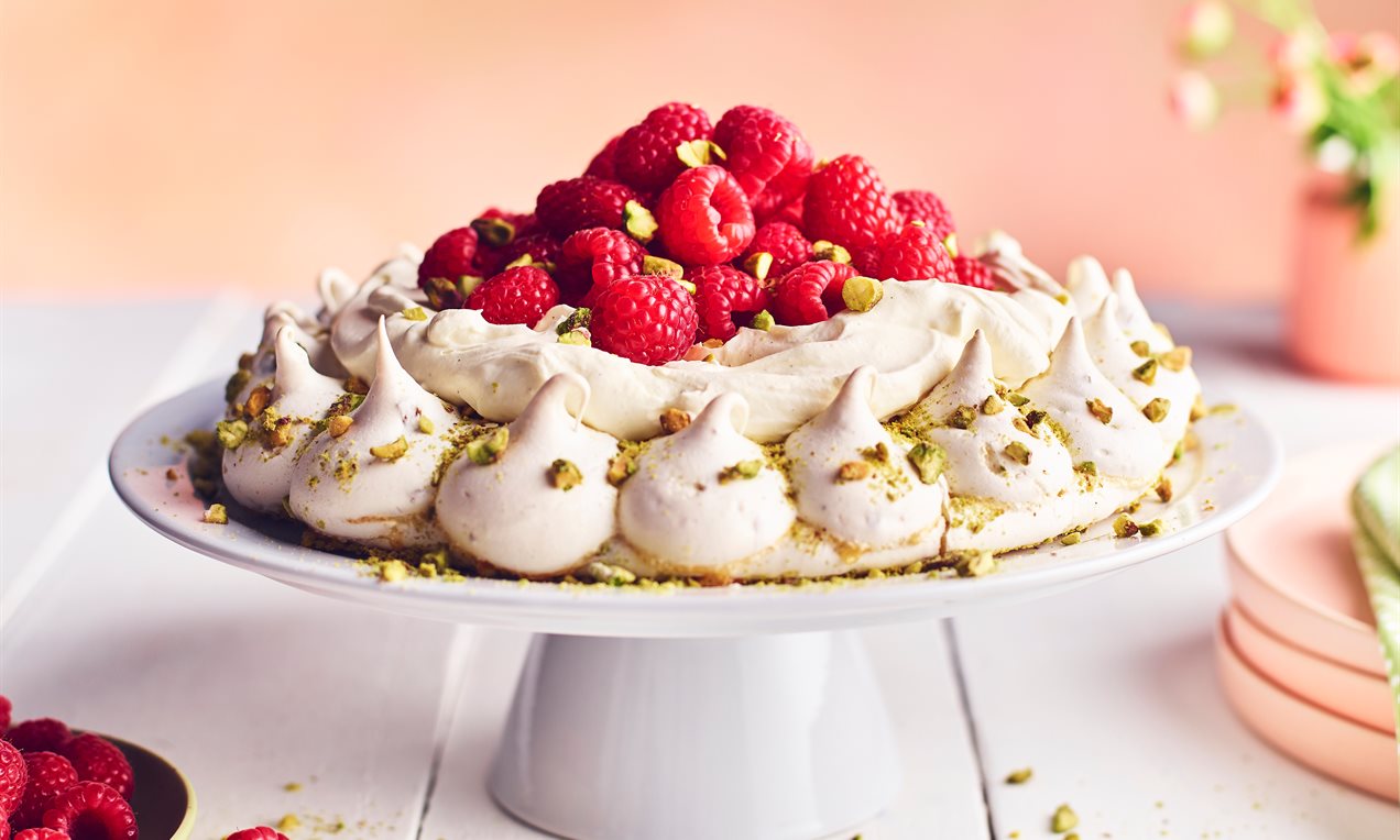 Raspberry and Pistachio Meringue Nest Recipe | Dr. Oetker
