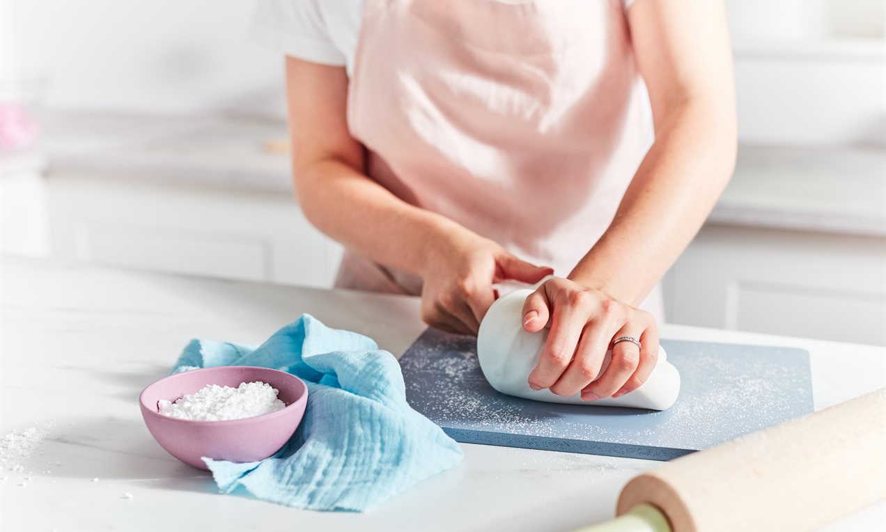Kneading fondant