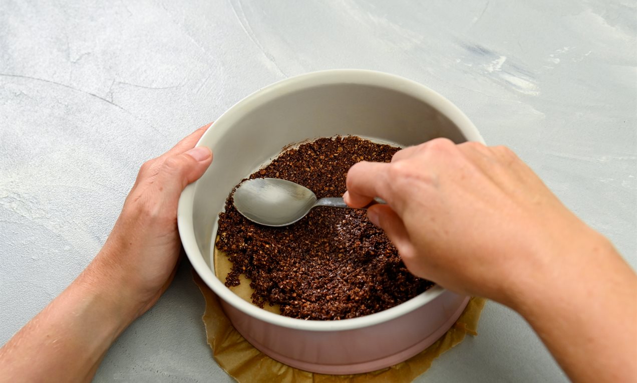 Picture - Vegan chocolate mousse birthday cake​ - Step 1: Dough