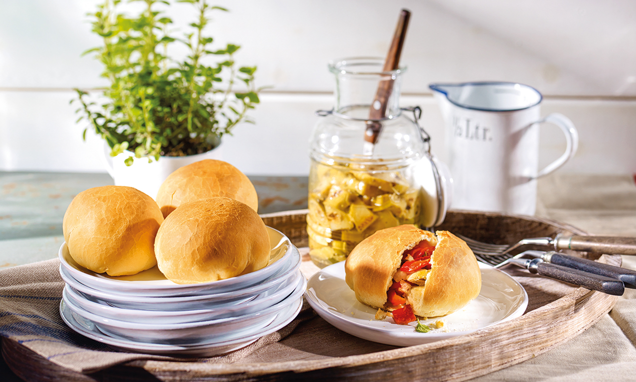 Zöldséges-mozzarellás töltött zsömlék Recept | Dr. Oetker